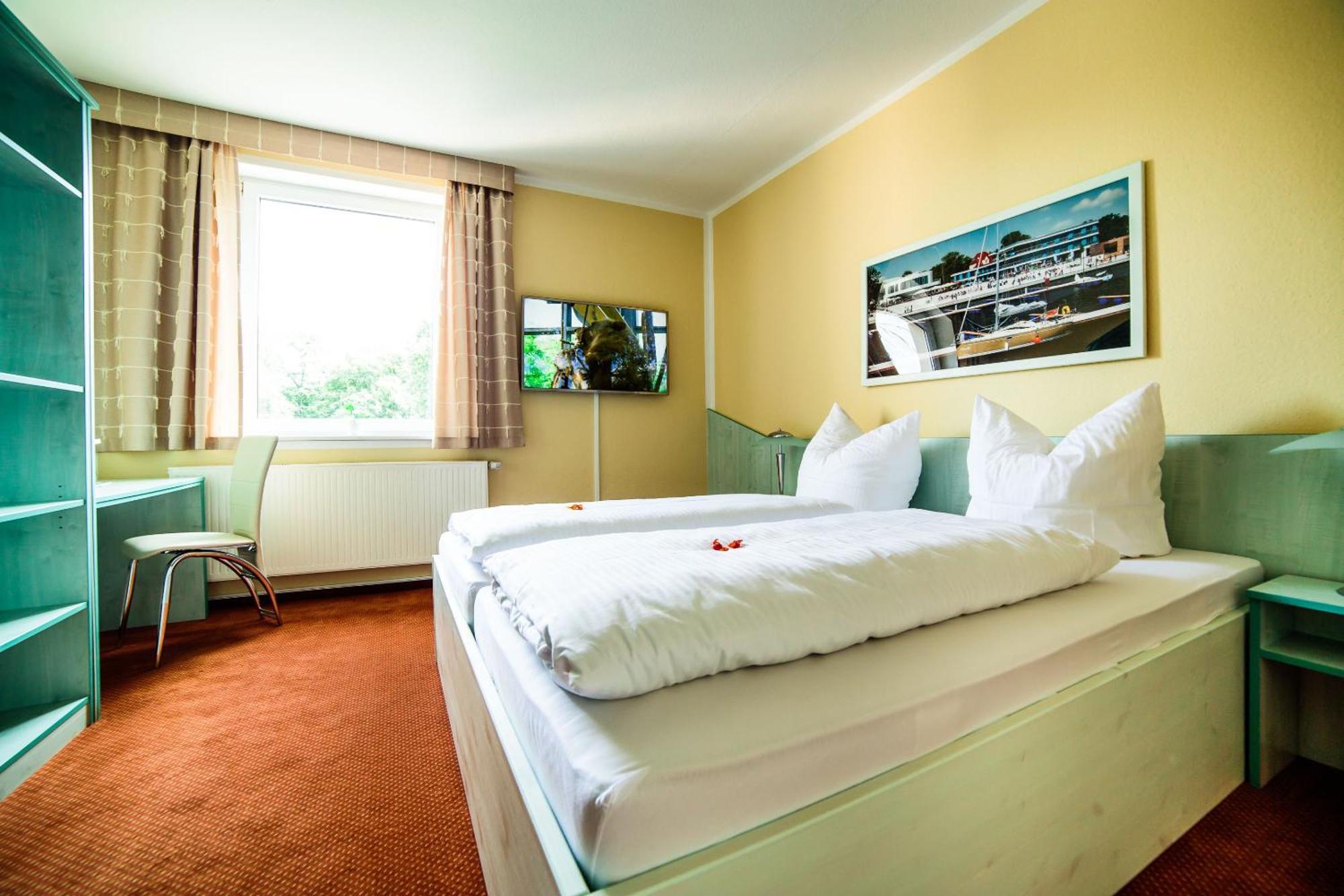 Parkhotel Зенфтенберг Экстерьер фото
