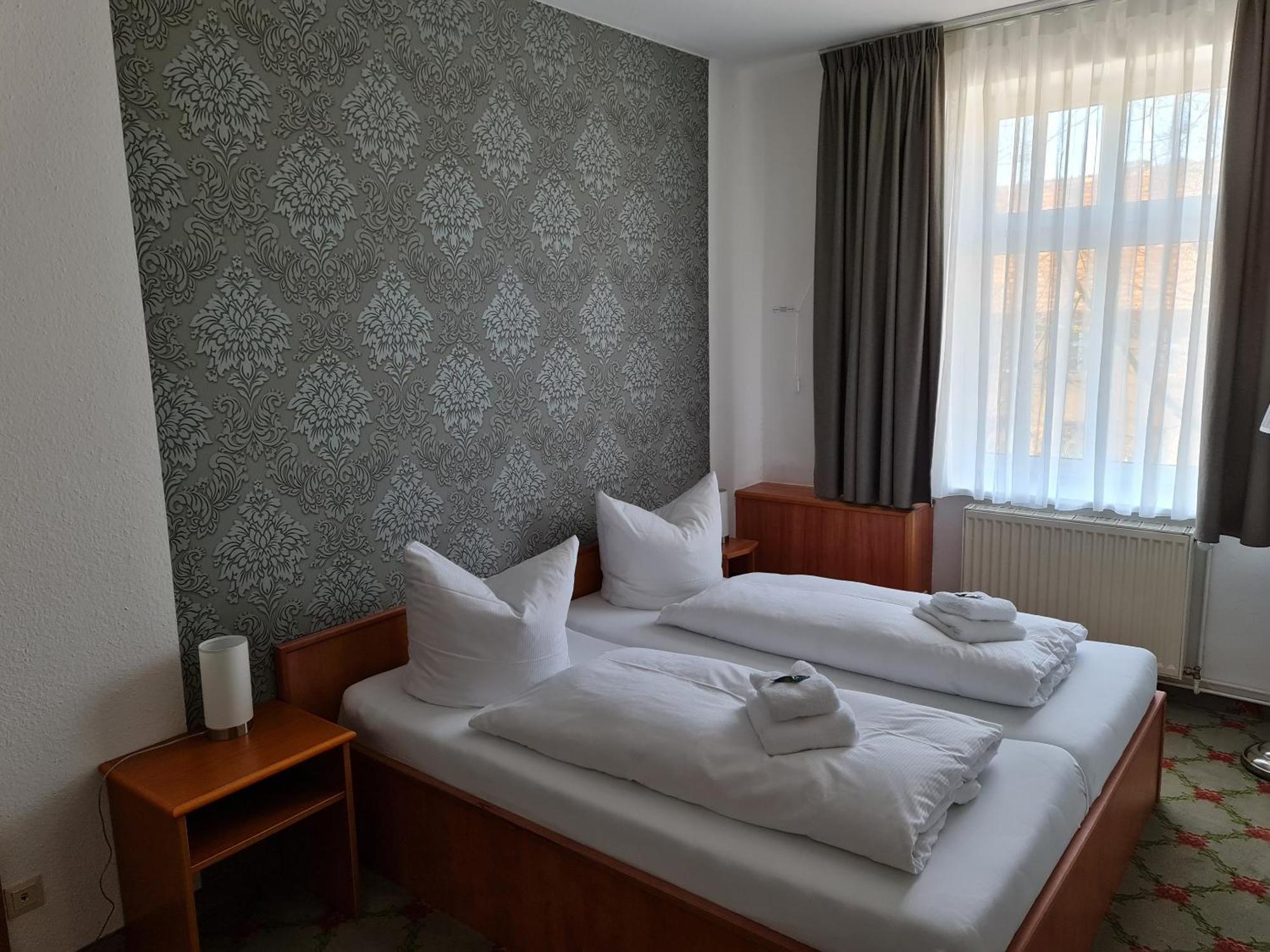 Parkhotel Зенфтенберг Экстерьер фото